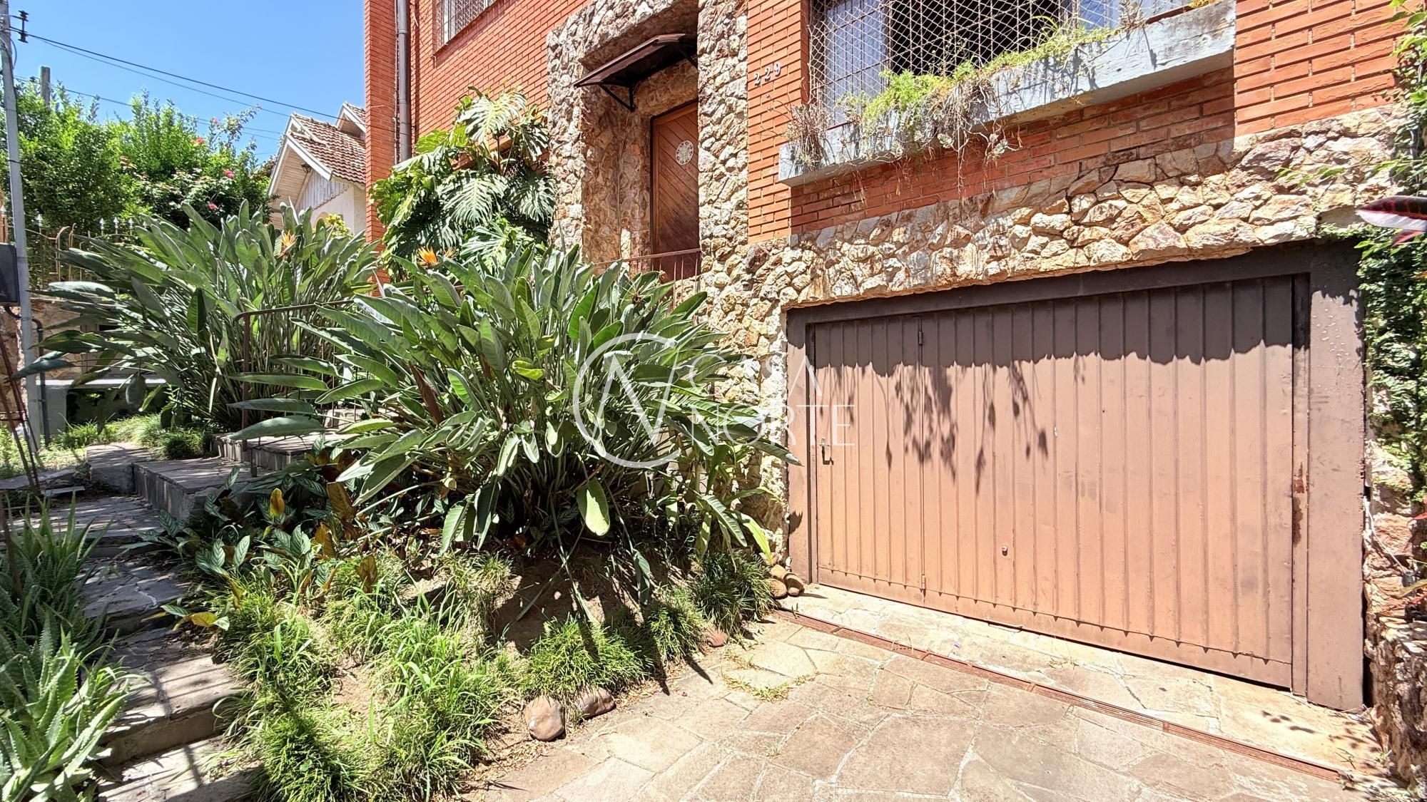 Casa à venda com 4 quartos, 320m², 2 suítes, 2 vagas, Rua Otávio Faria no bairro Teresópolis em Porto Alegre