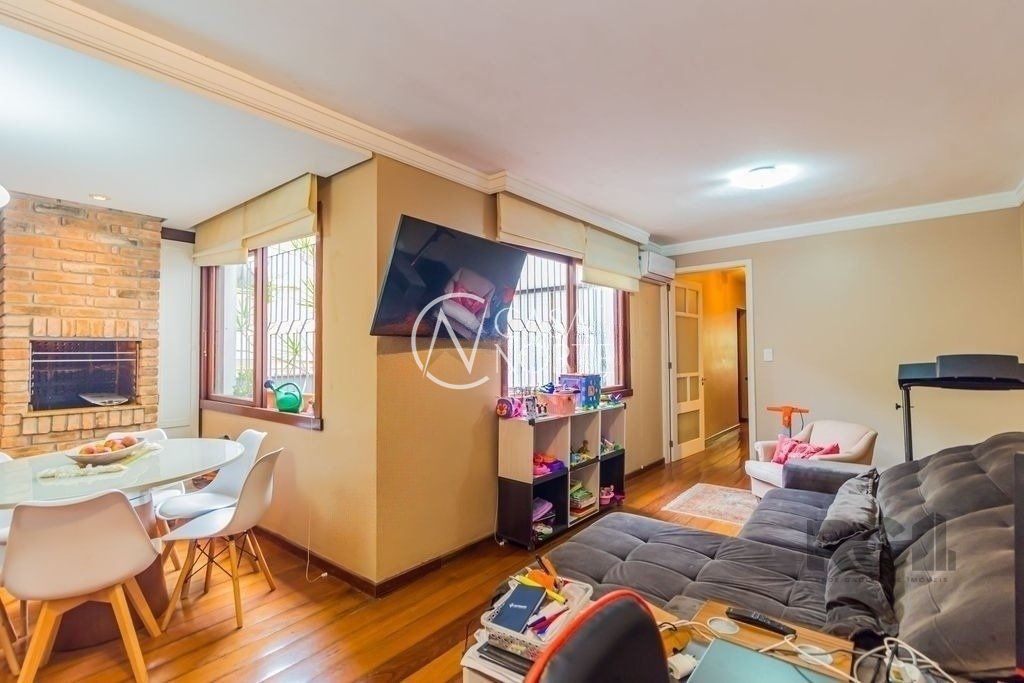 Apartamento à venda com 3 quartos, 110m², 1 suíte, 2 vagas, Rua Amelia Teles no bairro Petrópolis em Porto Alegre