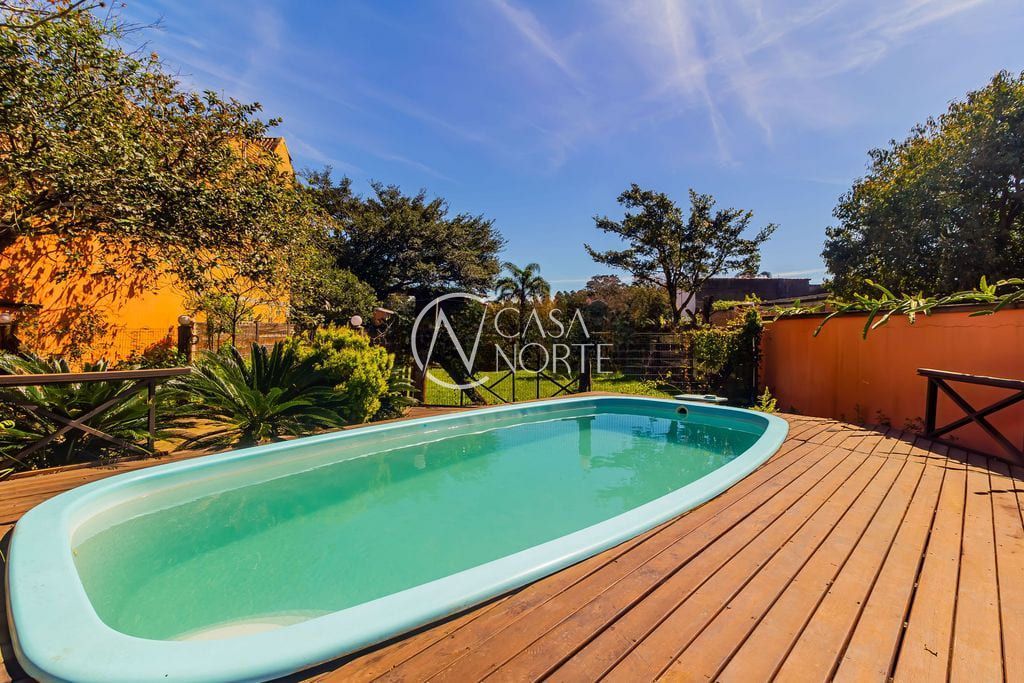 Casa à venda com 3 quartos, 293m², 1 suíte, 6 vagas, Rua Santa Mônica no bairro Ponta Grossa em Porto Alegre