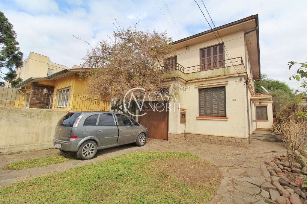 Casa à venda com 4 quartos, 250m², 3 vagas, Rua Nossa Senhora das Gracas no bairro Glória em Porto Alegre