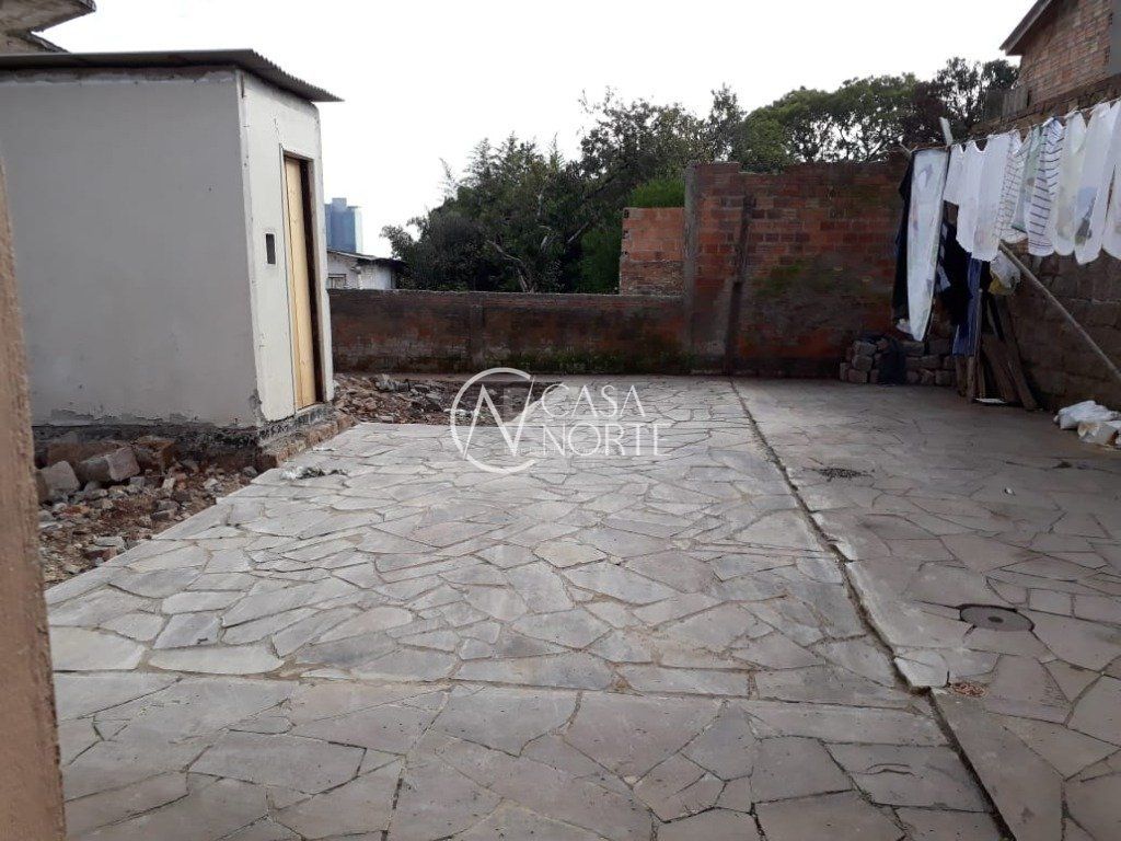 Casa à venda com 2 quartos, 90m², 2 vagas, Rua Upamaroti no bairro Cristal em Porto Alegre