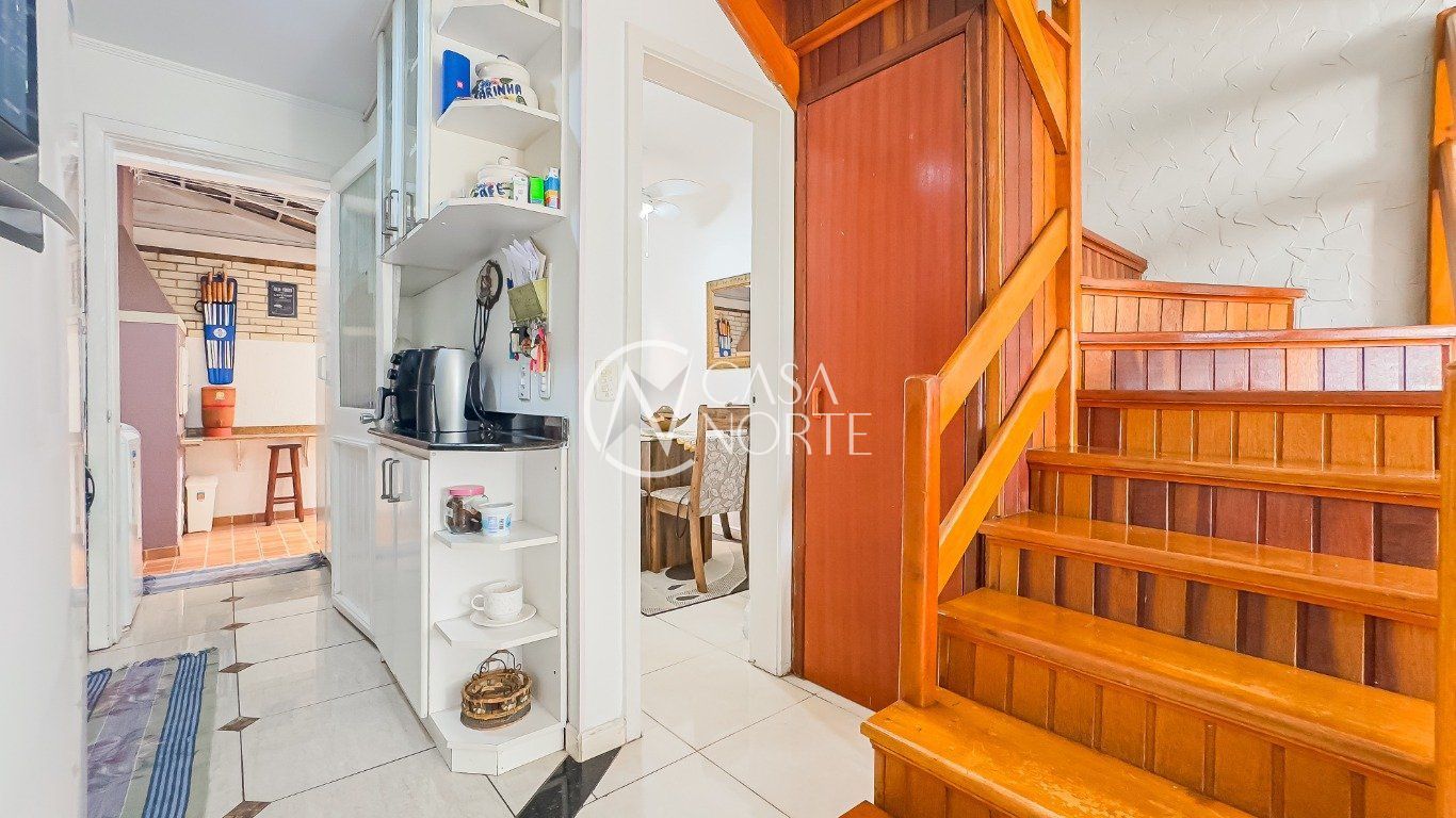 Casa de Condomínio à venda com 2 quartos, 76m², 1 suíte, 2 vagas, Rua Engenheiro Frederico Dahne no bairro Sarandi em Porto Alegre