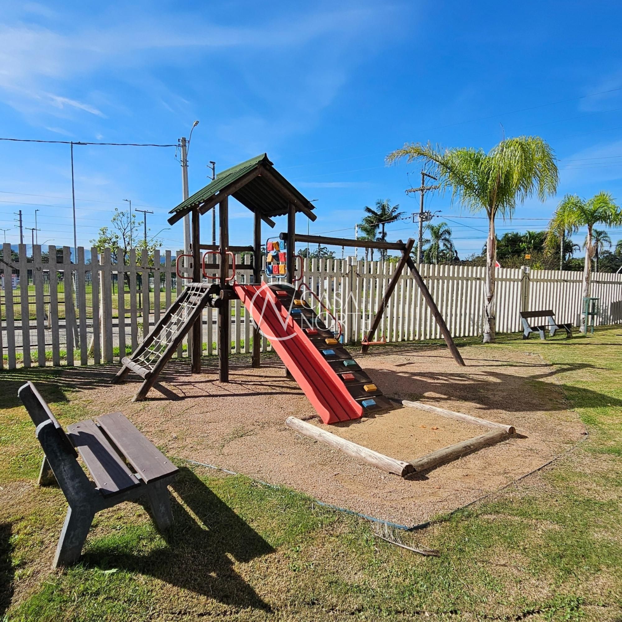 Terreno à venda  com 132m², Avenida Edgar Pires de Castro no bairro Hípica em Porto Alegre