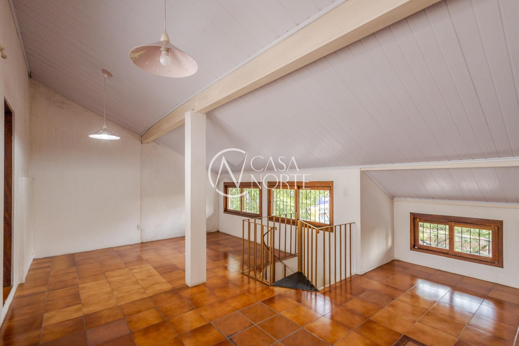 Casa à venda com 4 quartos, 210m², 2 vagas, Avenida Ijui no bairro Petrópolis em Porto Alegre