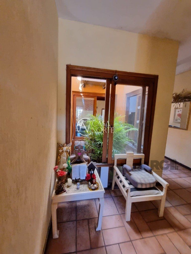 Casa à venda com 5 quartos, 228m², 1 suíte, 3 vagas, Rua Paulino Azurenha no bairro Partenon em Porto Alegre