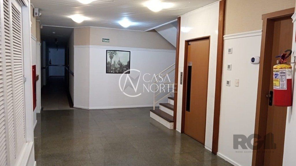 Sala Comercial à venda , 33m², Rua Felix da Cunha no bairro Floresta em Porto Alegre