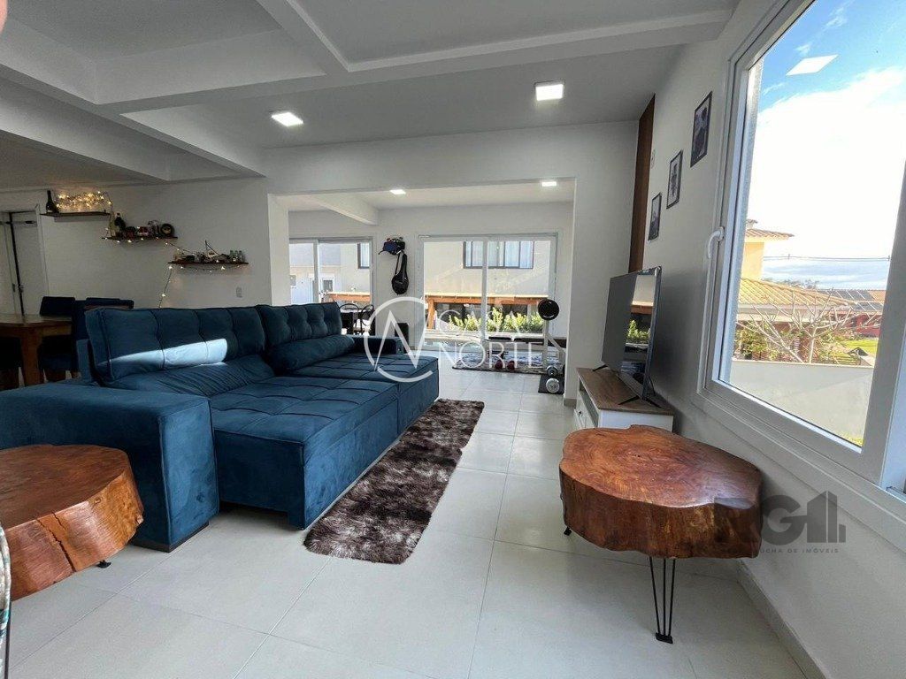 Sobrado à venda com 3 quartos, 225m², 3 suítes, 3 vagas, Ivo Walter Kern no bairro Hípica em Porto Alegre