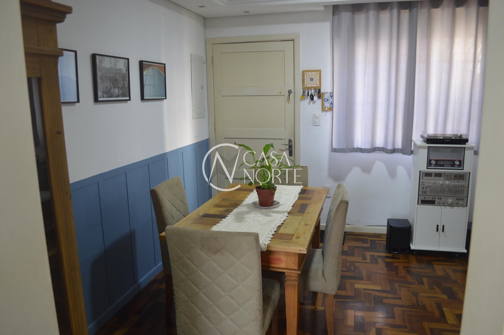 Apartamento à venda com 3 quartos, 77m², 2 vagas, Rua Carlos Ferreira no bairro Teresópolis em Porto Alegre