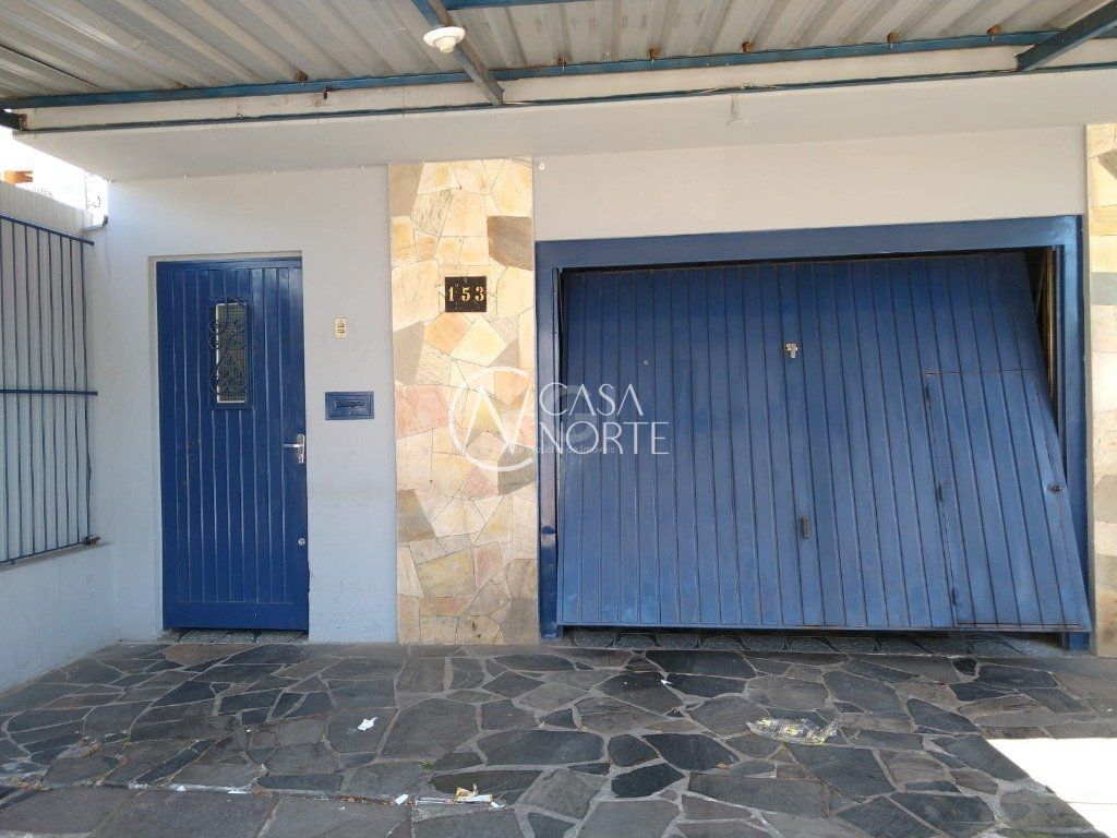 Casa à venda com 5 quartos, 76m², 3 vagas, Rua Caldre e Fiao no bairro Santo Antônio em Porto Alegre