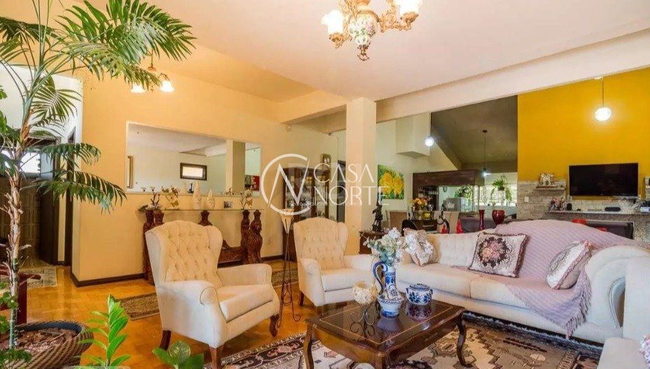 Casa à venda com 4 quartos, 294m², 2 suítes, 2 vagas, Rua Coronel Ruy da Cunha Paim no bairro Nonoai em Porto Alegre