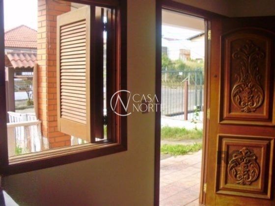 Casa à venda com 5 quartos, 218m², 1 suíte, 3 vagas, Rua Glenio Peres no bairro Vila Nova em Porto Alegre