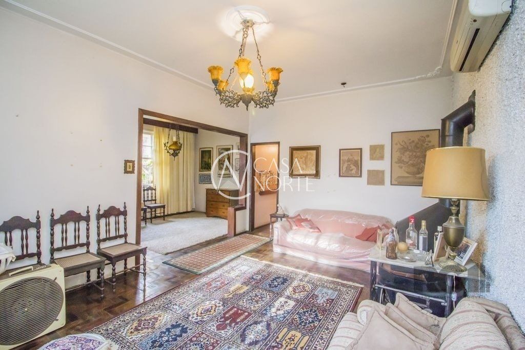 Casa à venda com 4 quartos, 258m², 1 suíte, 3 vagas, Rua Bernardino Caetano Fraga no bairro Santa Tereza em Porto Alegre