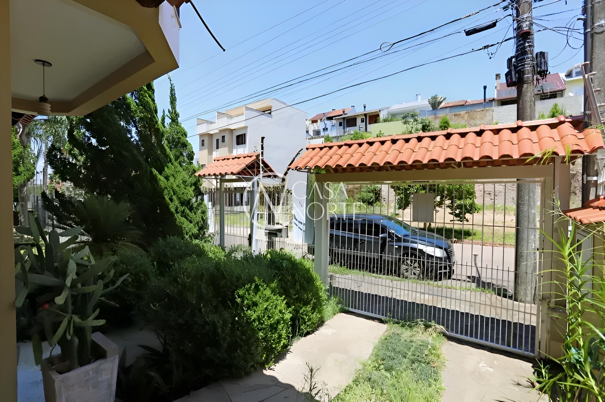 Casa à venda com 3 quartos, 205m², 1 suíte, 2 vagas, Rua Cícero Viana no bairro Aberta dos Morros em Porto Alegre