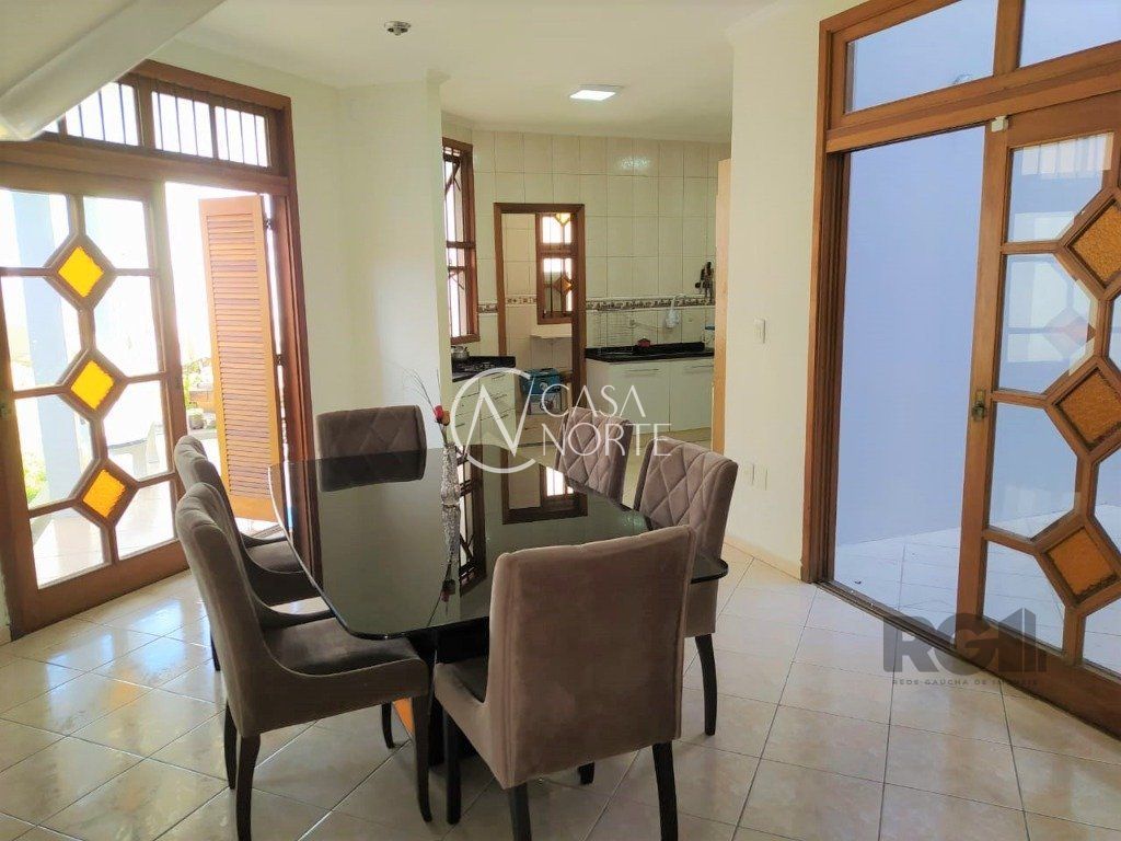 Casa à venda com 3 quartos, 234m², 1 suíte, 6 vagas, Avenida Pereira Pinto no bairro Jardim São Pedro em Porto Alegre