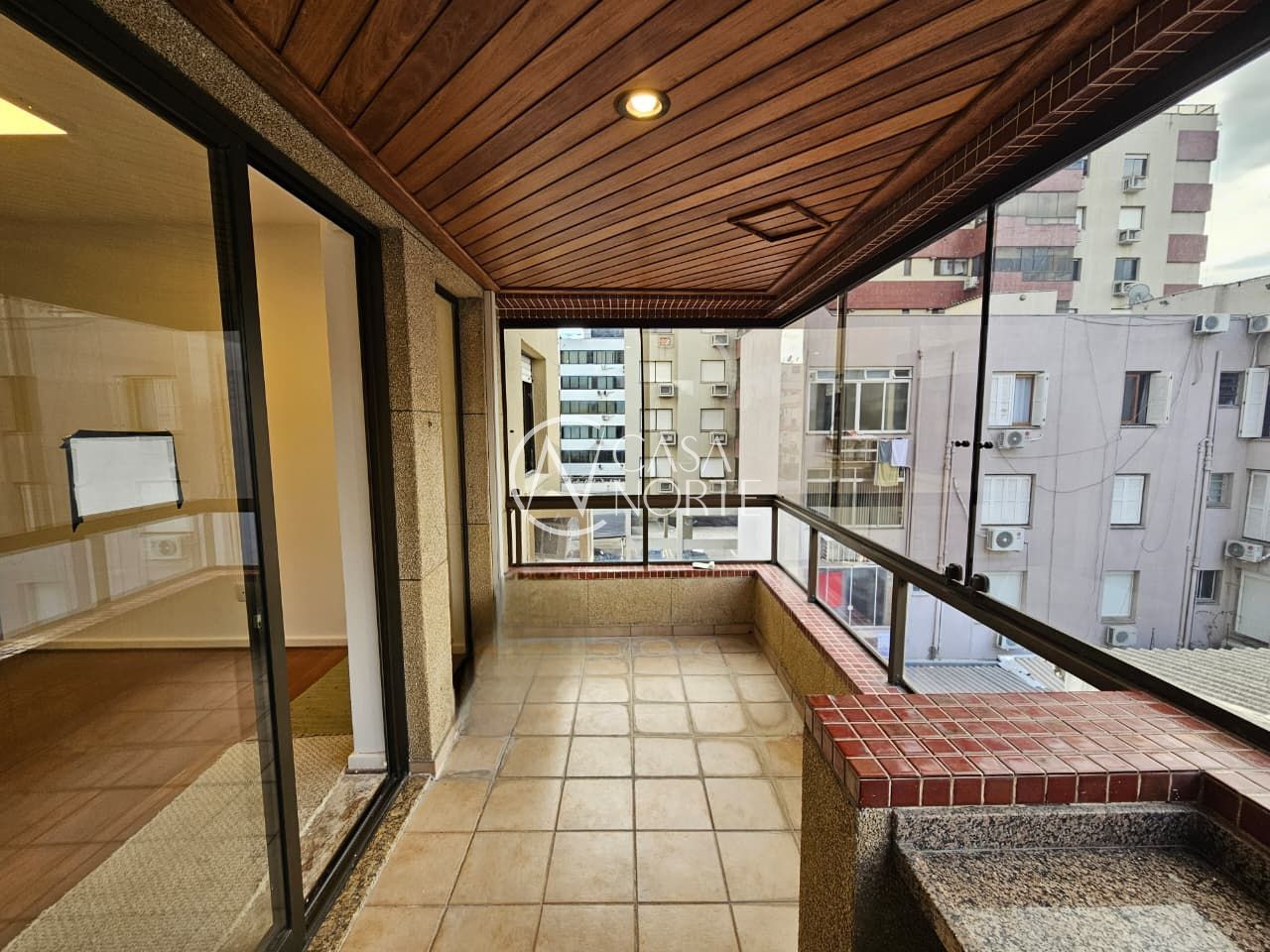 Apartamento à venda com 2 quartos, 81m², 1 suíte, 1 vaga, Rua Gonçalves Dias no bairro Menino Deus em Porto Alegre