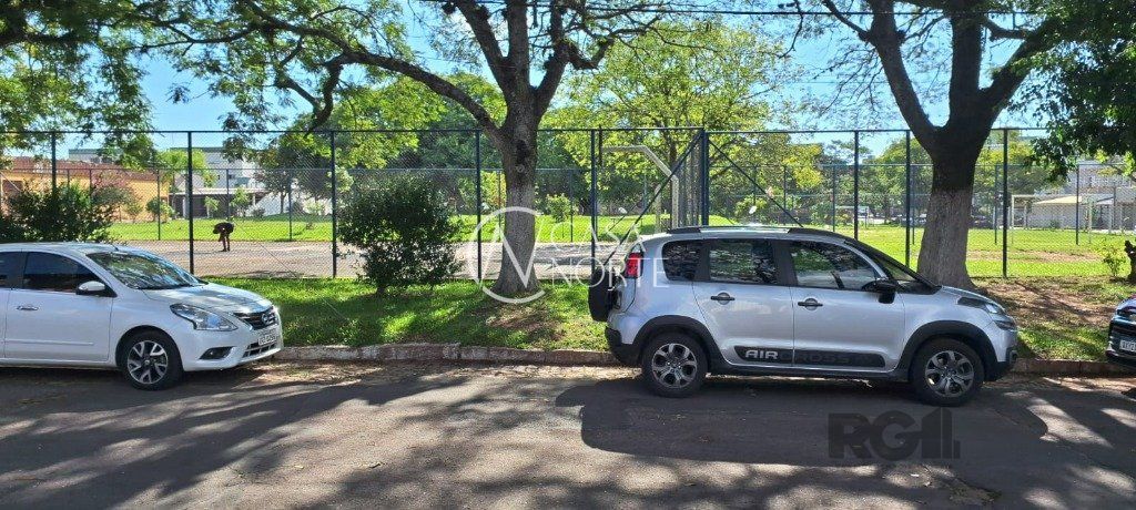 Casa à venda com 4 quartos, 117m², 2 vagas, Rua José Viero no bairro Rubem Berta em Porto Alegre