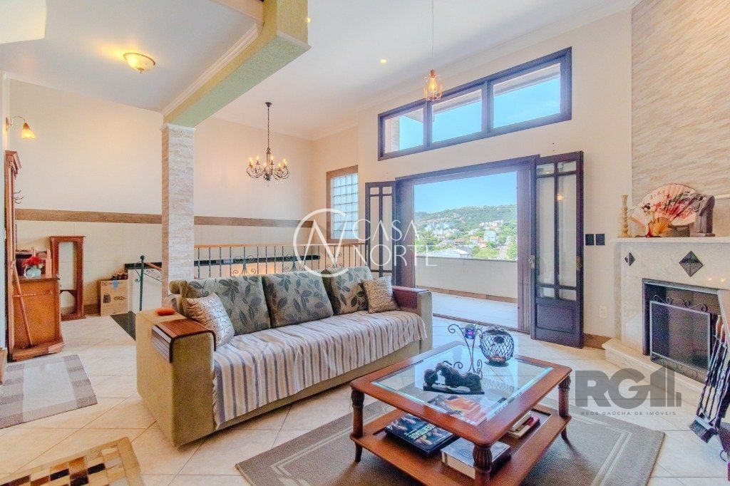 Casa à venda com 4 quartos, 350m², 1 suíte, 4 vagas, Rua Octávio de Souza no bairro Teresópolis em Porto Alegre