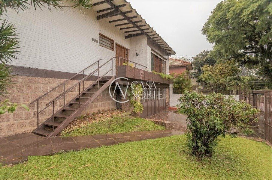 Casa à venda com 4 quartos, 327m², 1 suíte, 3 vagas, Rua João Paetzel no bairro Chácara das Pedras em Porto Alegre