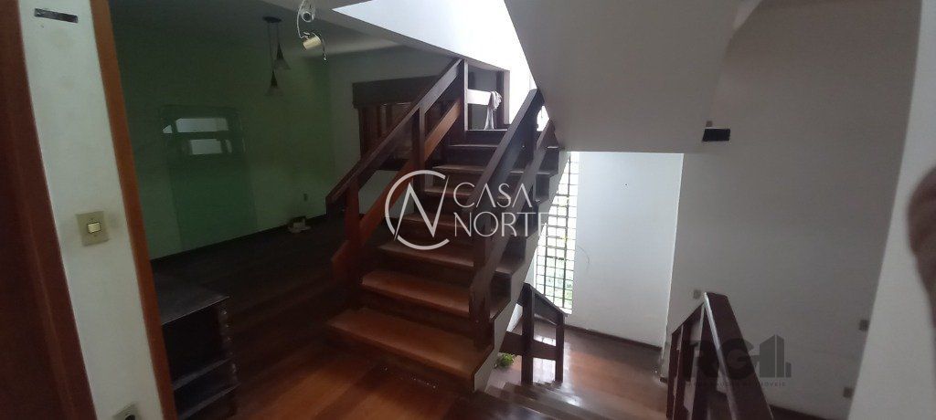 Casa à venda com 3 quartos, 300m², 2 vagas, Rua Imeram Teixeira Cabeleira no bairro Ipanema em Porto Alegre