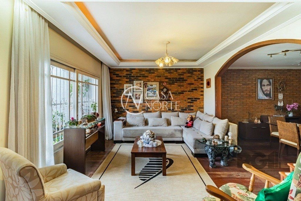 Casa à venda com 3 quartos, 242m², 1 suíte, 2 vagas, Rua dos Guananas no bairro Espírito Santo em Porto Alegre