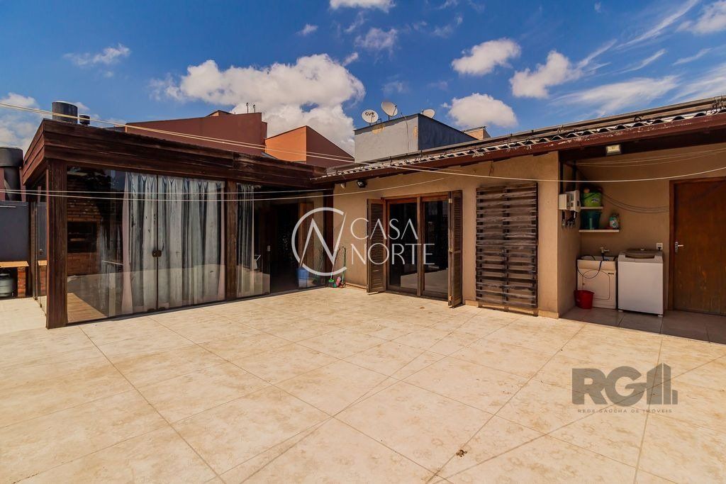 Cobertura à venda com 3 quartos, 251m², 1 suíte, 2 vagas, Travessa Marechal Bormann no bairro Teresópolis em Porto Alegre