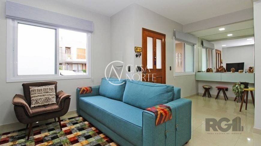 Casa à venda com 3 quartos, 129m², 1 suíte, 2 vagas, Rua Roberto Santini no bairro Hípica em Porto Alegre