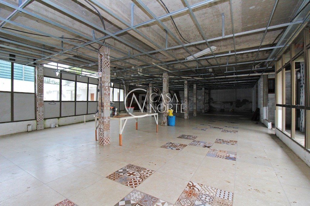 Casa à venda com 7 quartos, 840m², 3 suítes, 8 vagas, Rua Catumbi no bairro Medianeira em Porto Alegre