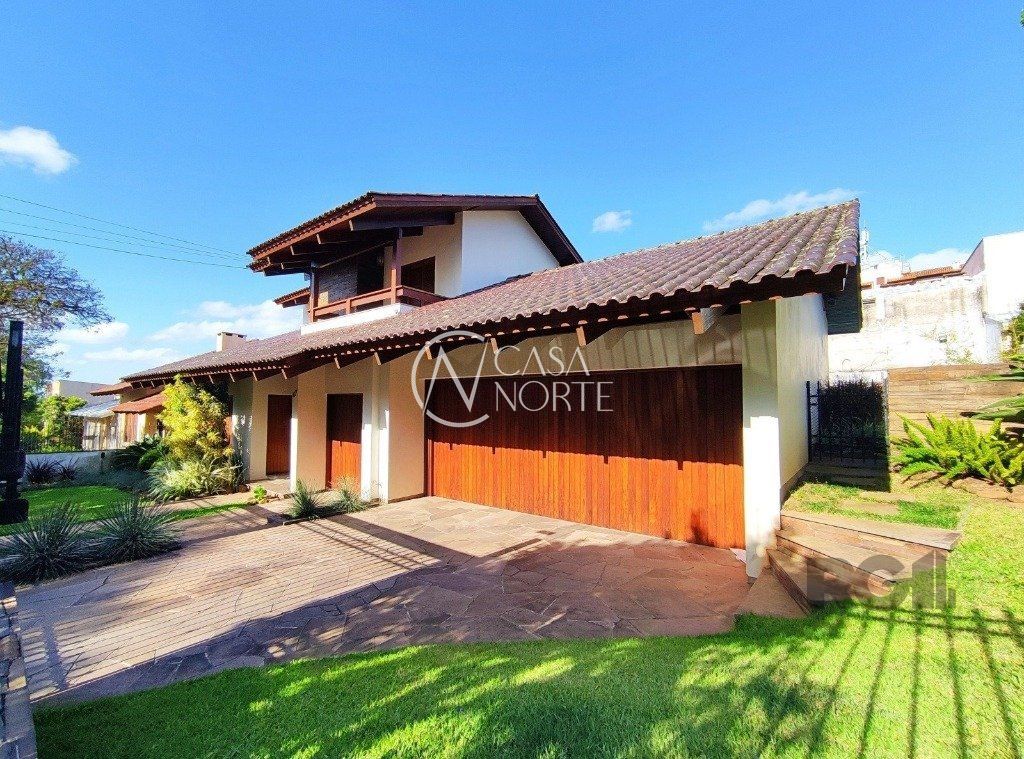 Casa à venda com 3 quartos, 300m², 2 suítes, 5 vagas, Avenida Assis Chateaubriand no bairro São Sebastião em Porto Alegre