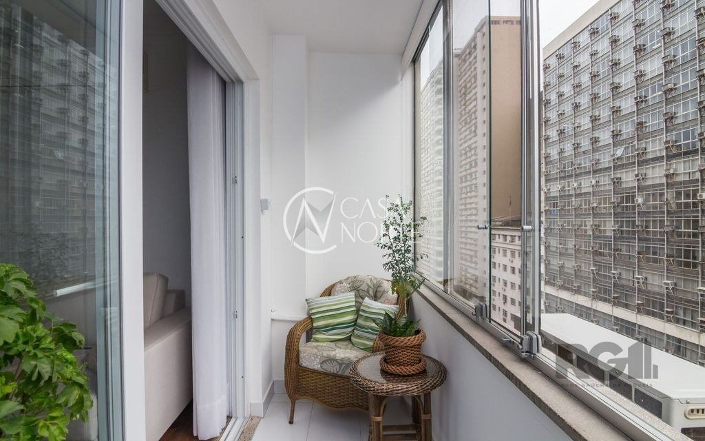 Apartamento à venda com 2 quartos, 83m², Avenida Borges de Medeiros no bairro Centro Histórico em Porto Alegre