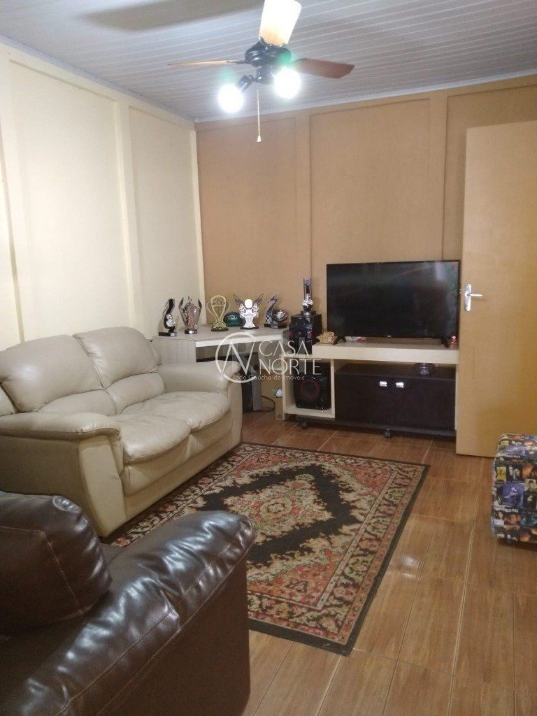 Casa à venda com 5 quartos, 76m², 3 vagas, Rua Caldre e Fiao no bairro Santo Antônio em Porto Alegre