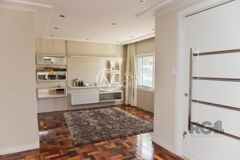 Casa à venda com 5 quartos, 197m², 1 suíte, 3 vagas, Avenida Delmar Rocha Barbosa no bairro Parque Santa Fé em Porto Alegre