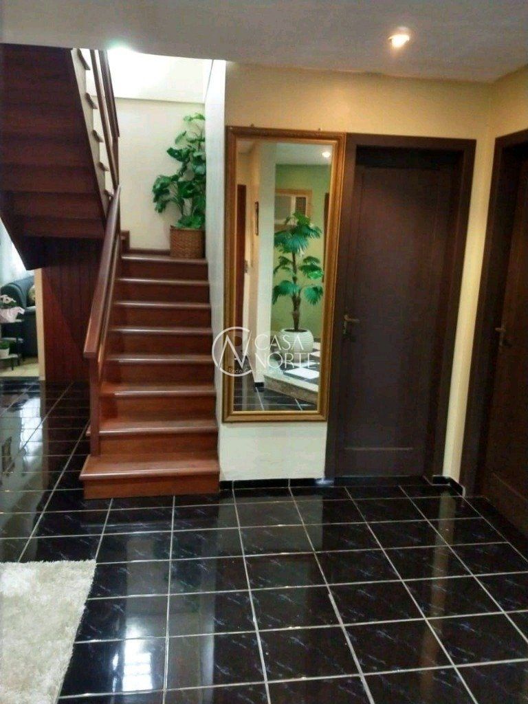 Casa à venda com 4 quartos, 320m², 2 vagas, Rua Miguel Ascoleze no bairro Vila Nova em Porto Alegre