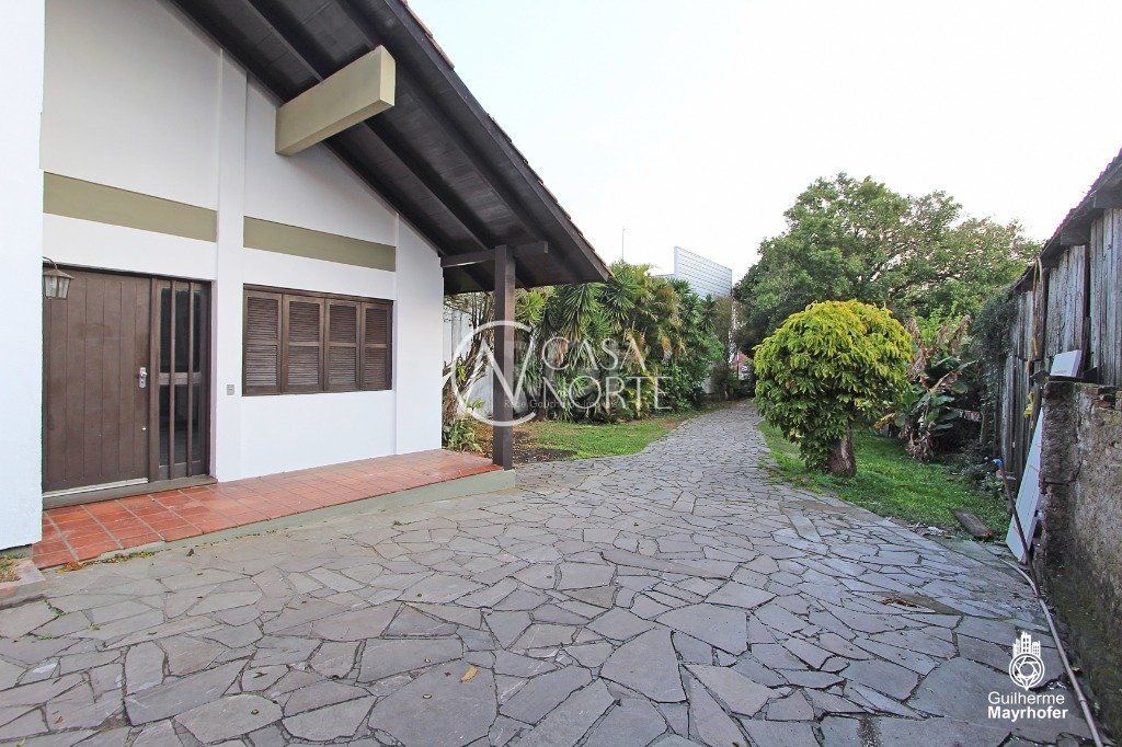 Casa à venda com 4 quartos, 320m², 1 suíte, 3 vagas, Avenida da Cavalhada no bairro Cavalhada em Porto Alegre