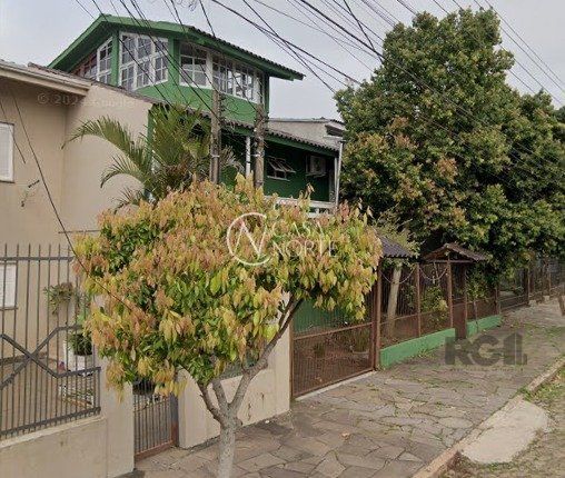 Casa à venda com 4 quartos, 226m², 1 suíte, 1 vaga, Rua Vinte e um de Agosto no bairro Cavalhada em Porto Alegre