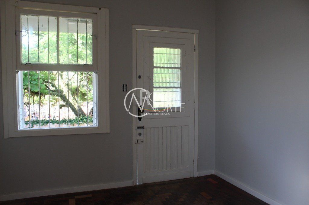 Casa à venda com 6 quartos, 224m², 3 vagas, Praça Simoes Lopes Neto no bairro Teresópolis em Porto Alegre