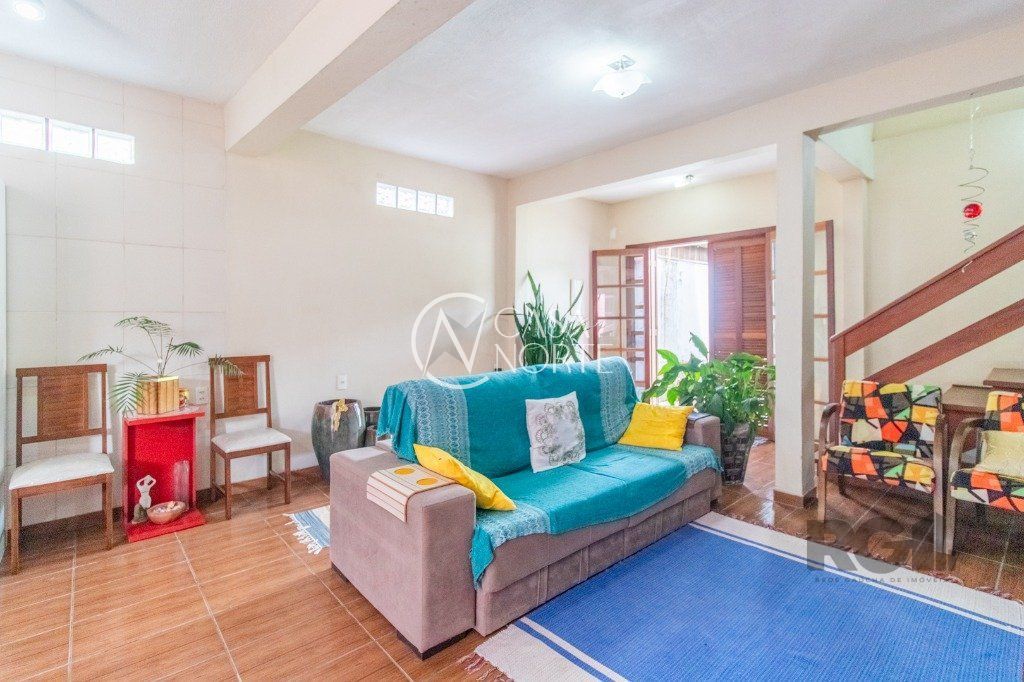 Casa à venda com 3 quartos, 297m², 3 vagas, Rua Banco Inglês no bairro Santa Tereza em Porto Alegre