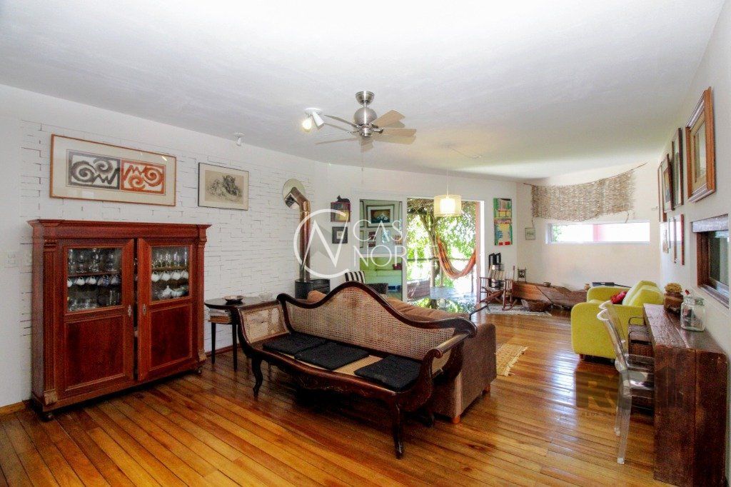 Casa à venda com 3 quartos, 193m², 1 vaga, Rua Fernando Osório no bairro Teresópolis em Porto Alegre