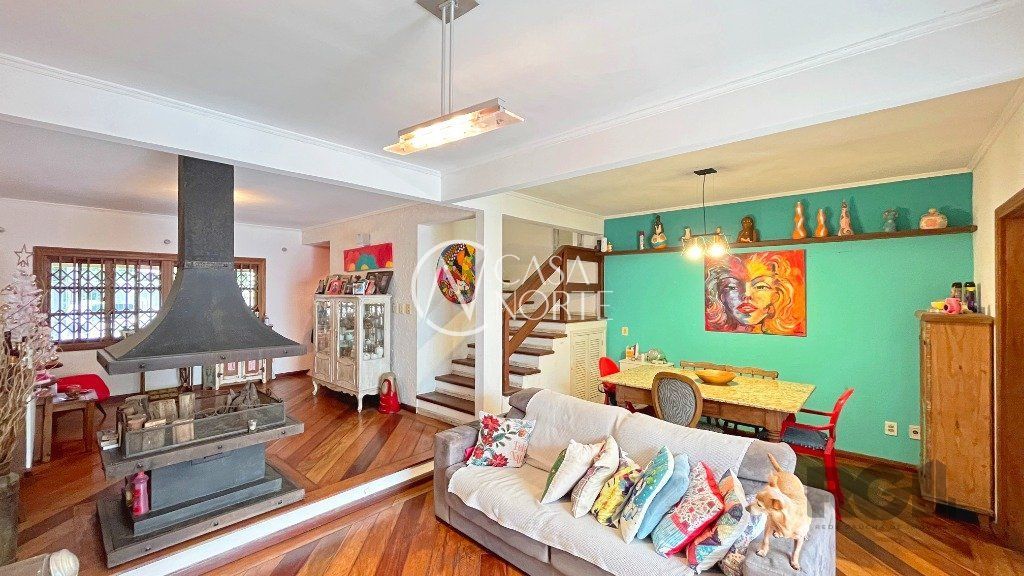 Casa à venda com 3 quartos, 176m², 1 suíte, 4 vagas, Rua José Kanan Aranha no bairro Jardim Isabel em Porto Alegre