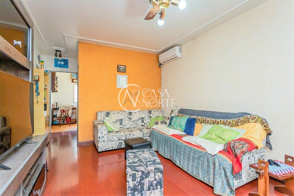 Casa à venda com 3 quartos, 165m², 2 vagas, Rua Tobias Barreto no bairro Partenon em Porto Alegre