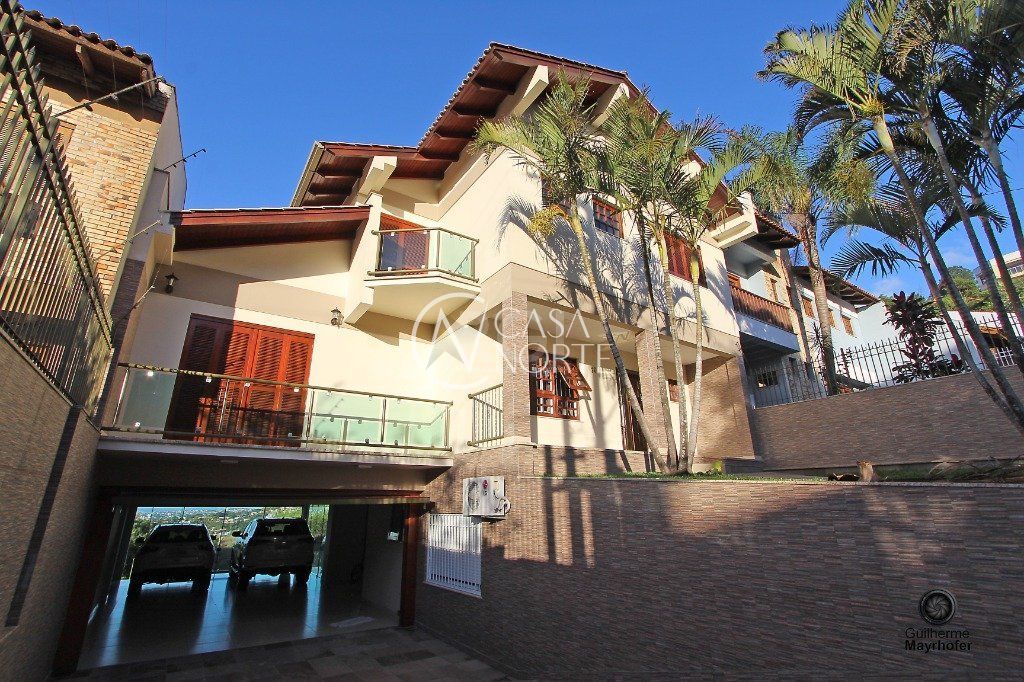 Casa à venda com 4 quartos, 445m², 4 suítes, 4 vagas, Rua Pedro Carneiro Pereira no bairro Teresópolis em Porto Alegre