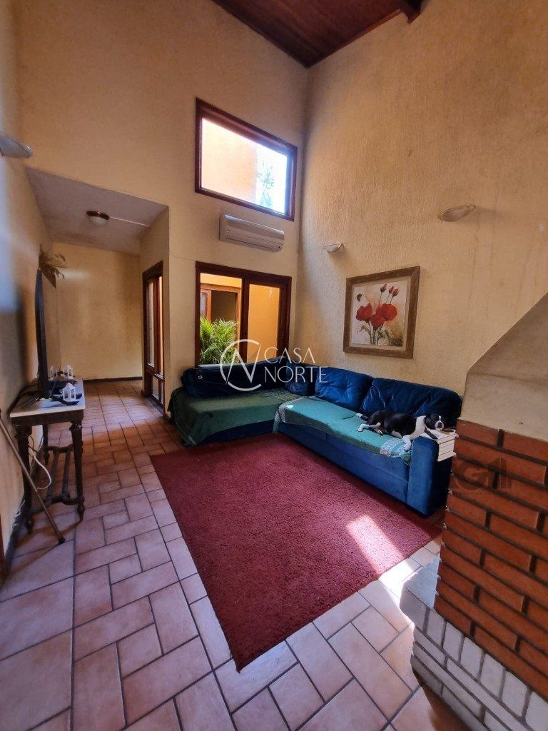 Casa à venda com 5 quartos, 228m², 1 suíte, 3 vagas, Rua Paulino Azurenha no bairro Partenon em Porto Alegre