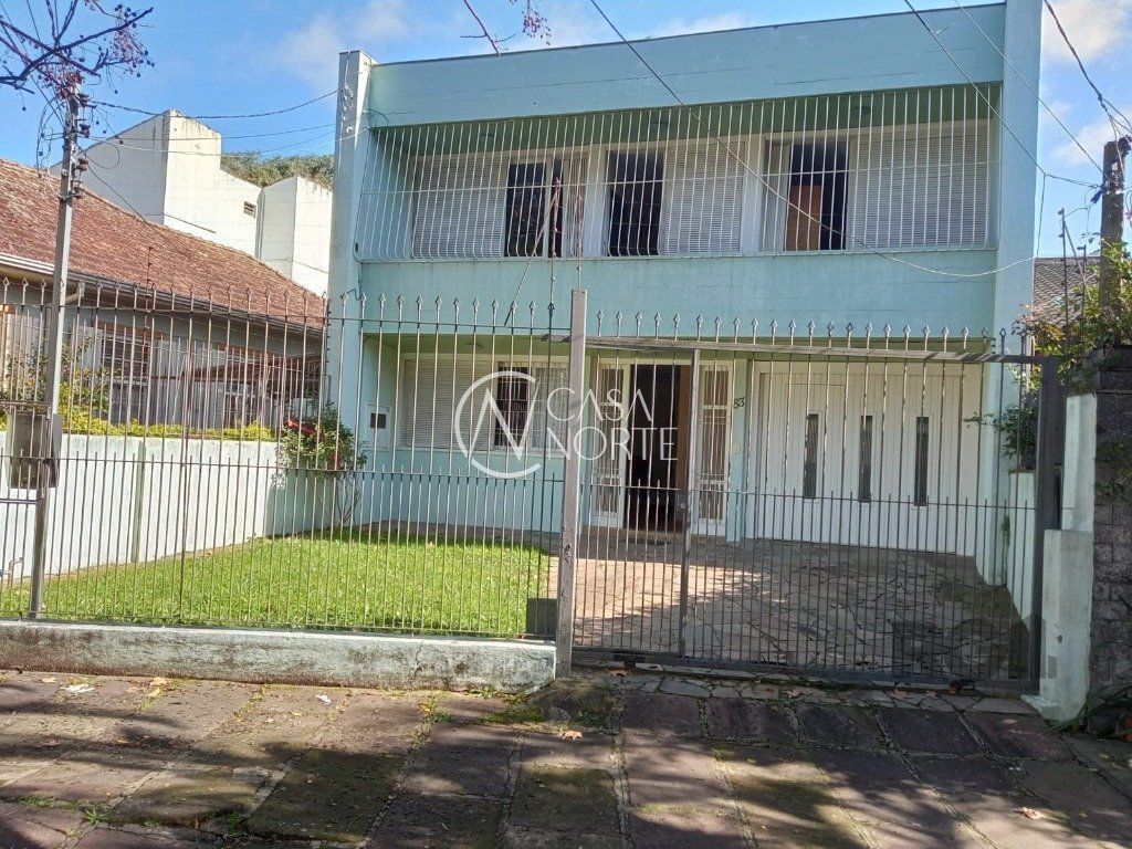 Casa à venda com 4 quartos, 330m², 1 suíte, 3 vagas, Rua Fagundes Varela no bairro Santo Antônio em Porto Alegre