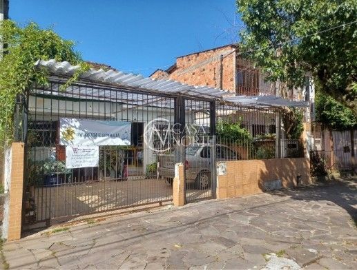 Casa à venda com 4 quartos, 150m², 2 vagas, Avenida Sergipe no bairro Glória em Porto Alegre