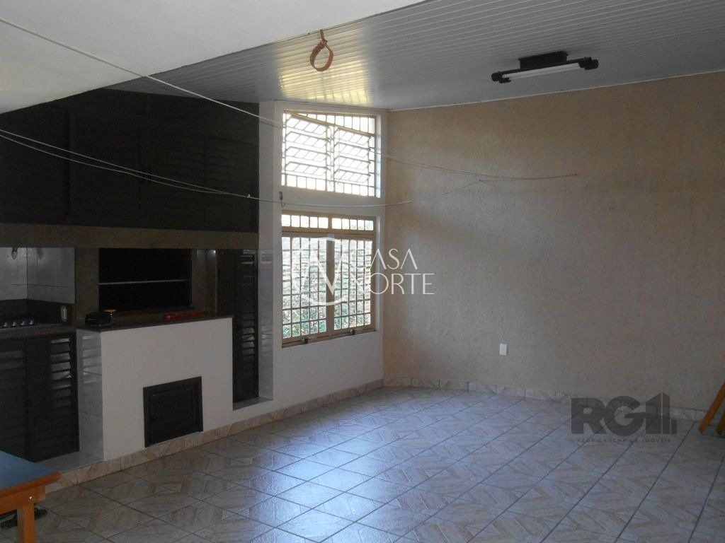 Casa à venda com 4 quartos, 300m², 1 suíte, 4 vagas, Rua Clarinda Antunes da Silva Bueno no bairro Agronomia em Porto Alegre