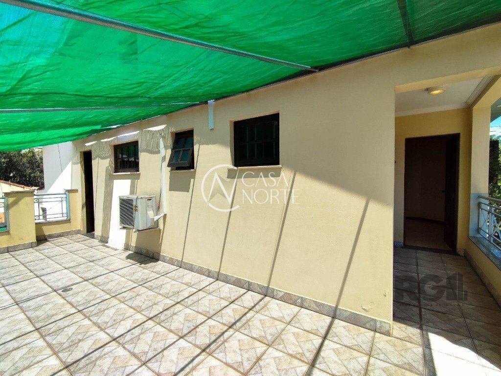 Casa à venda com 4 quartos, 230m², 2 suítes, 3 vagas, Rua Amaragi no bairro Cristo Redentor em Porto Alegre