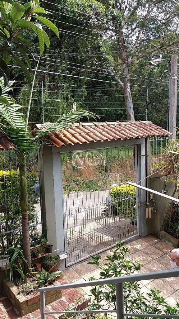 Casa à venda com 3 quartos, 228m², 3 vagas, Rua Aleste Luiz Belocchio no bairro Teresópolis em Porto Alegre