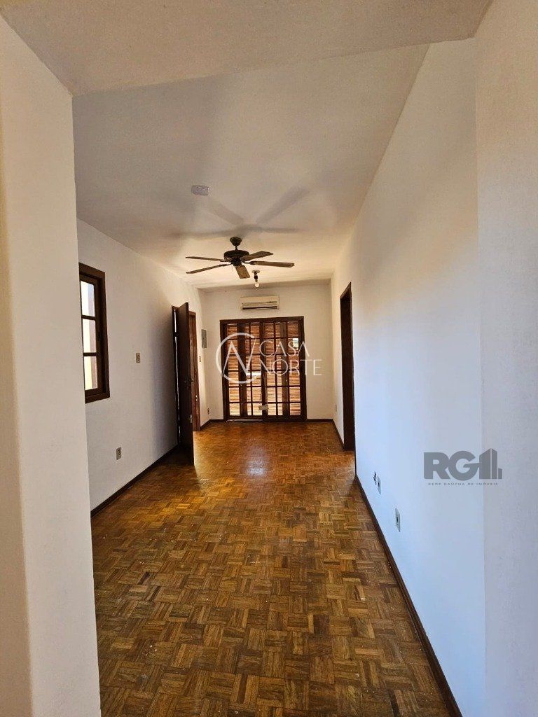 Casa à venda com 5 quartos, 248m², 2 vagas, Rua Octavio de Souza no bairro Teresópolis em Porto Alegre