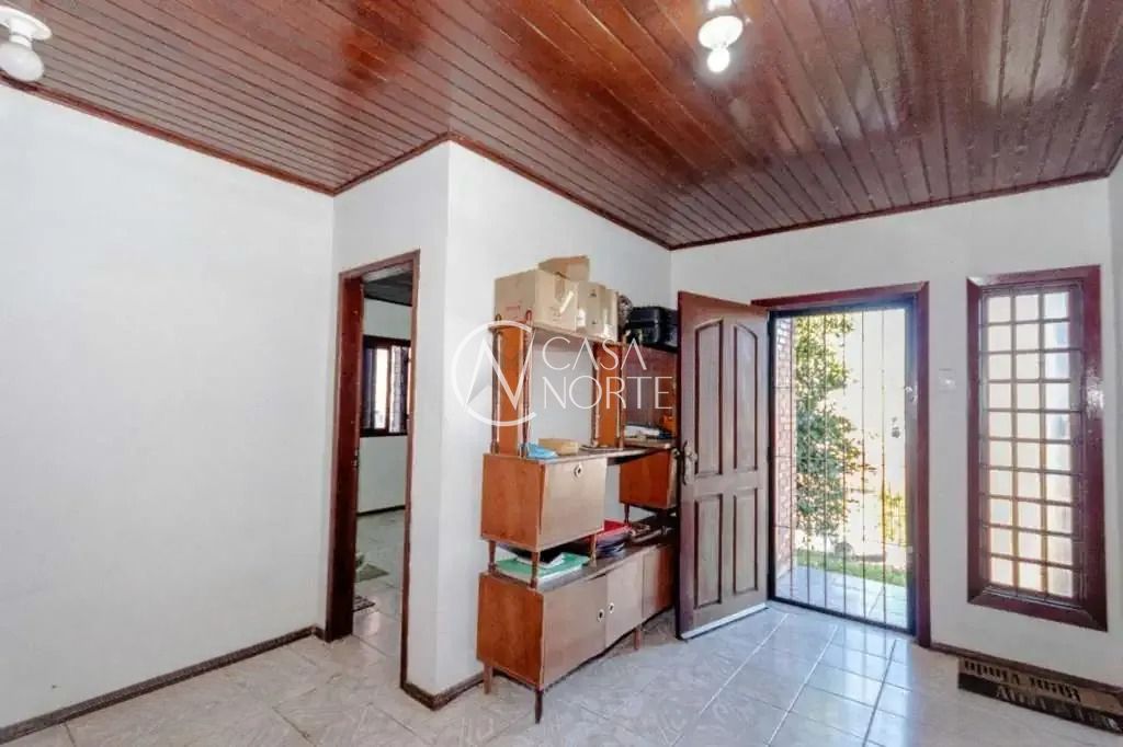 Casa à venda com 3 quartos, 160m², 1 suíte, 2 vagas, Rua Artur Azevedo no bairro Partenon em Porto Alegre