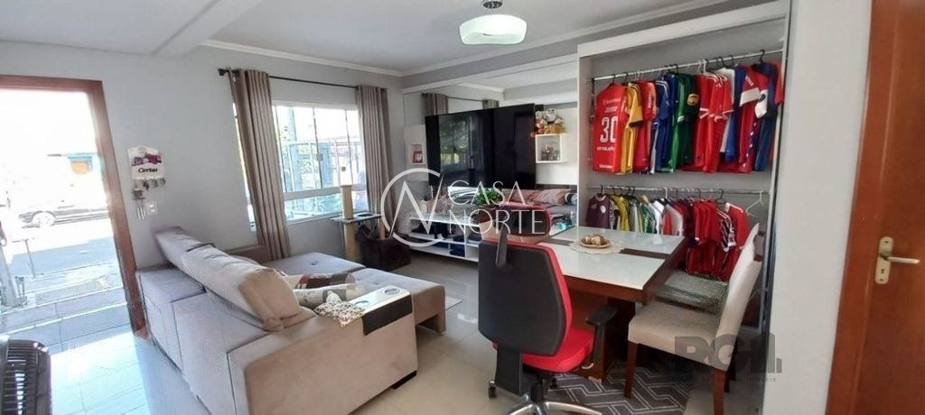 Casa à venda com 2 quartos, 101m², 2 suítes, 1 vaga, Avenida Nossa Senhora de Guadalupe no bairro Hípica em Porto Alegre