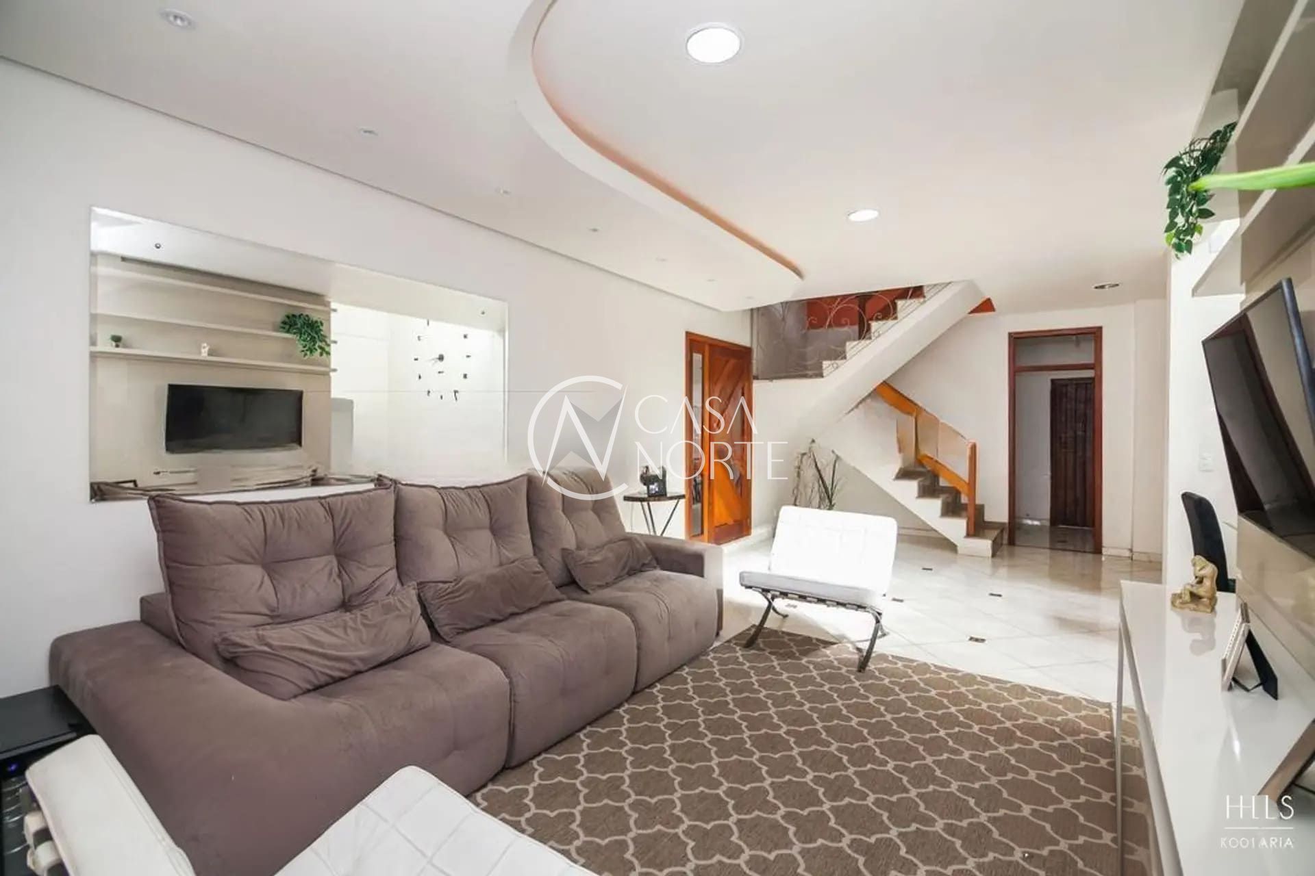 Casa à venda com 4 quartos, 293m², 1 suíte, 3 vagas, Rua Cacilda Yaconis Becker no bairro Rubem Berta em Porto Alegre
